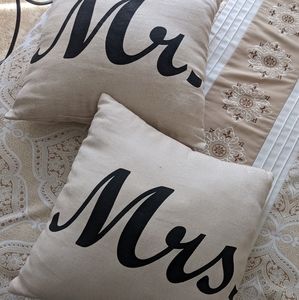 Mr. And Mrs. Pillow Set